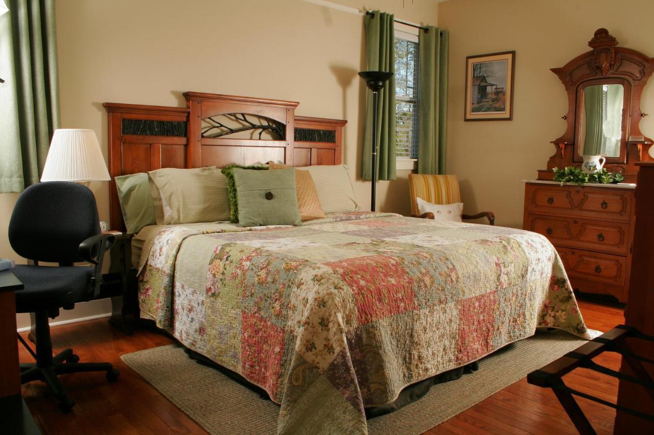 Seven Oaks Bed & Breakfast High Point Exterior photo